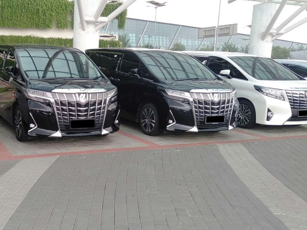 Memilih Layanan Sewa Alphard Terbaik: Apa yang Harus Diperhatikan?