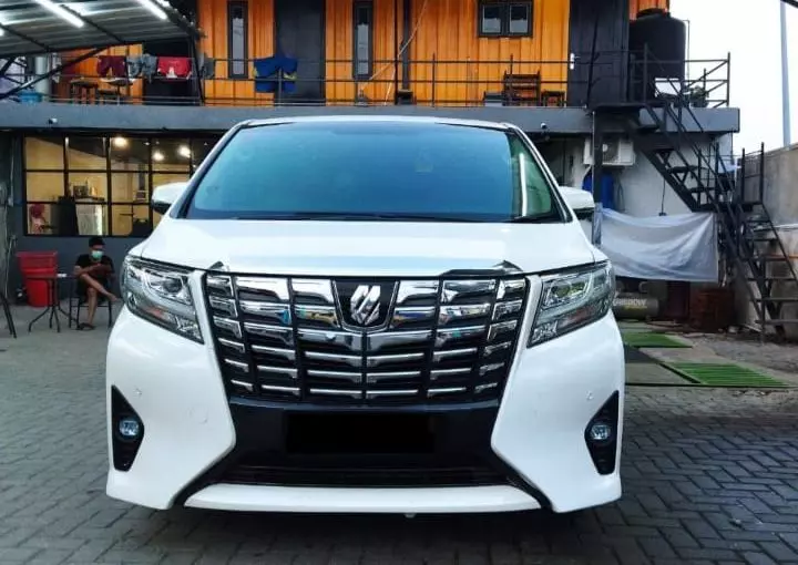 Mengapa Memilih Sewa Alphard Lepas Kunci?
