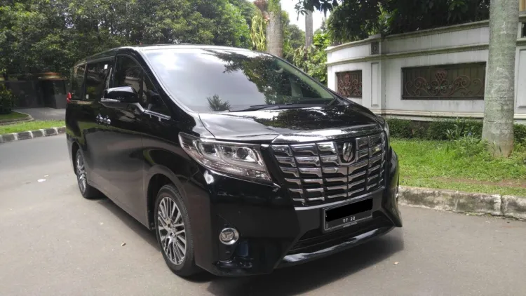 Tips Aman dan Nyaman Sewa Alphard Lepas Kunci